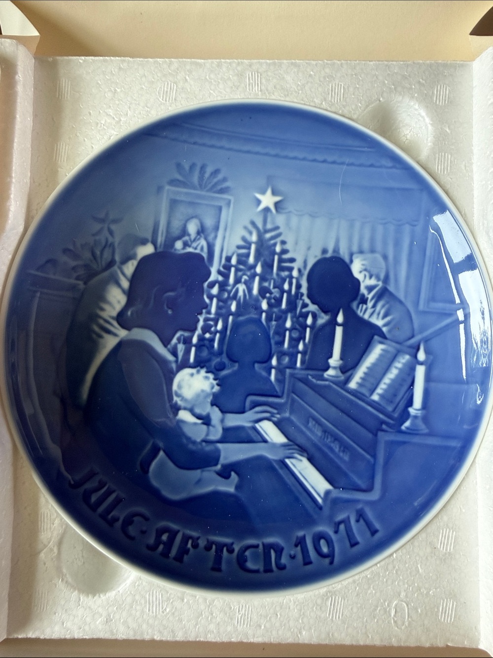 1971 Blue Holiday Collector Plate – Festive Piano Scene with BOX!